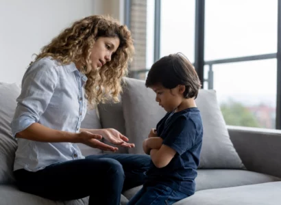 Que se passe-t-il quand on dit à son enfant arrête de pleurer